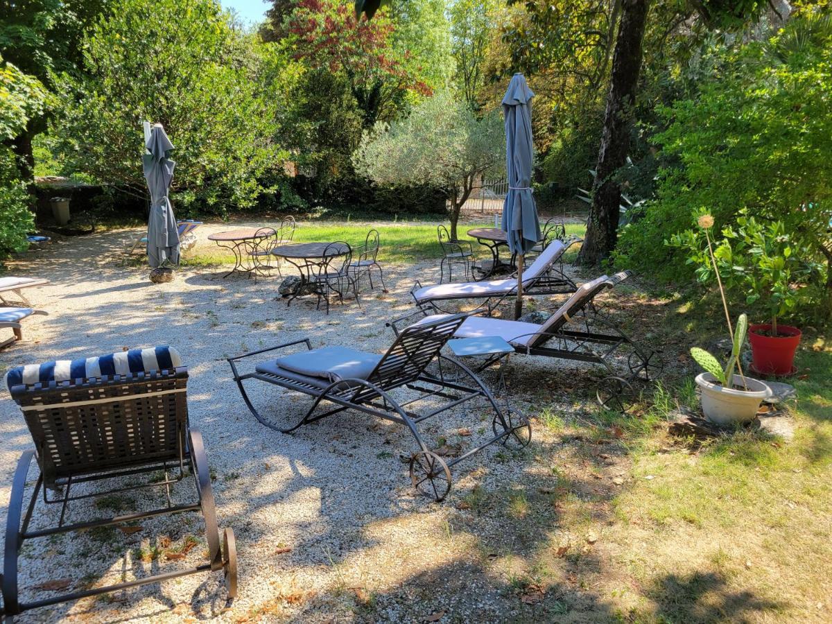 Le Temps Des Cerises Hotel Genolhac Eksteriør billede